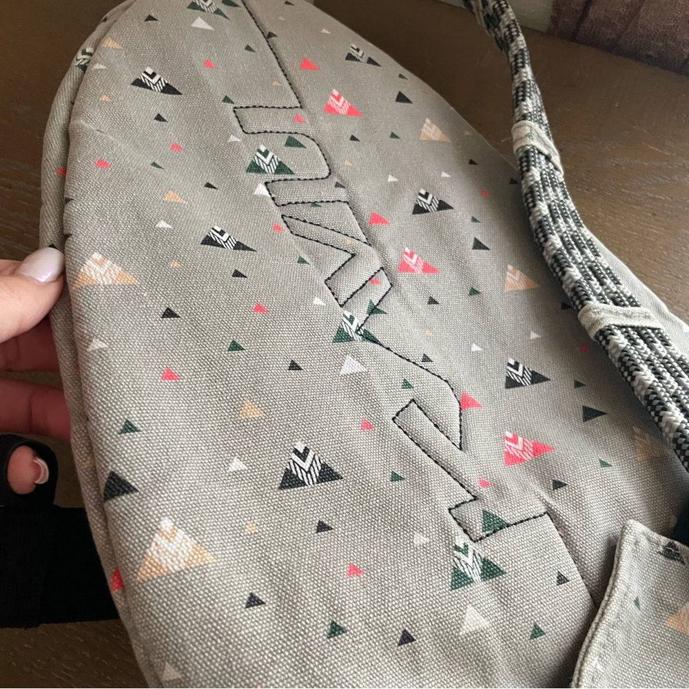 KAVU Rope Sling Bag Spearhead Traingles Print light gray canvas gorpcore comfy - Picture 6 of 12